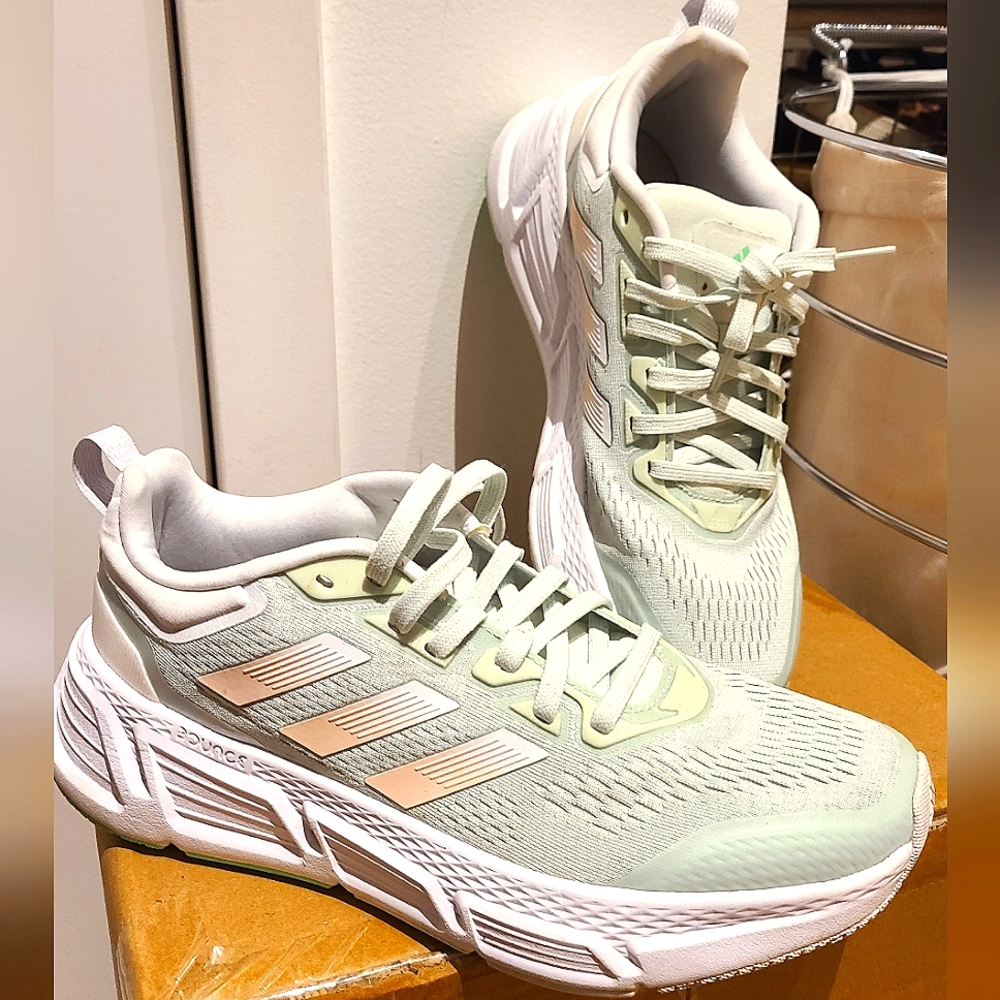 Adidas Questar